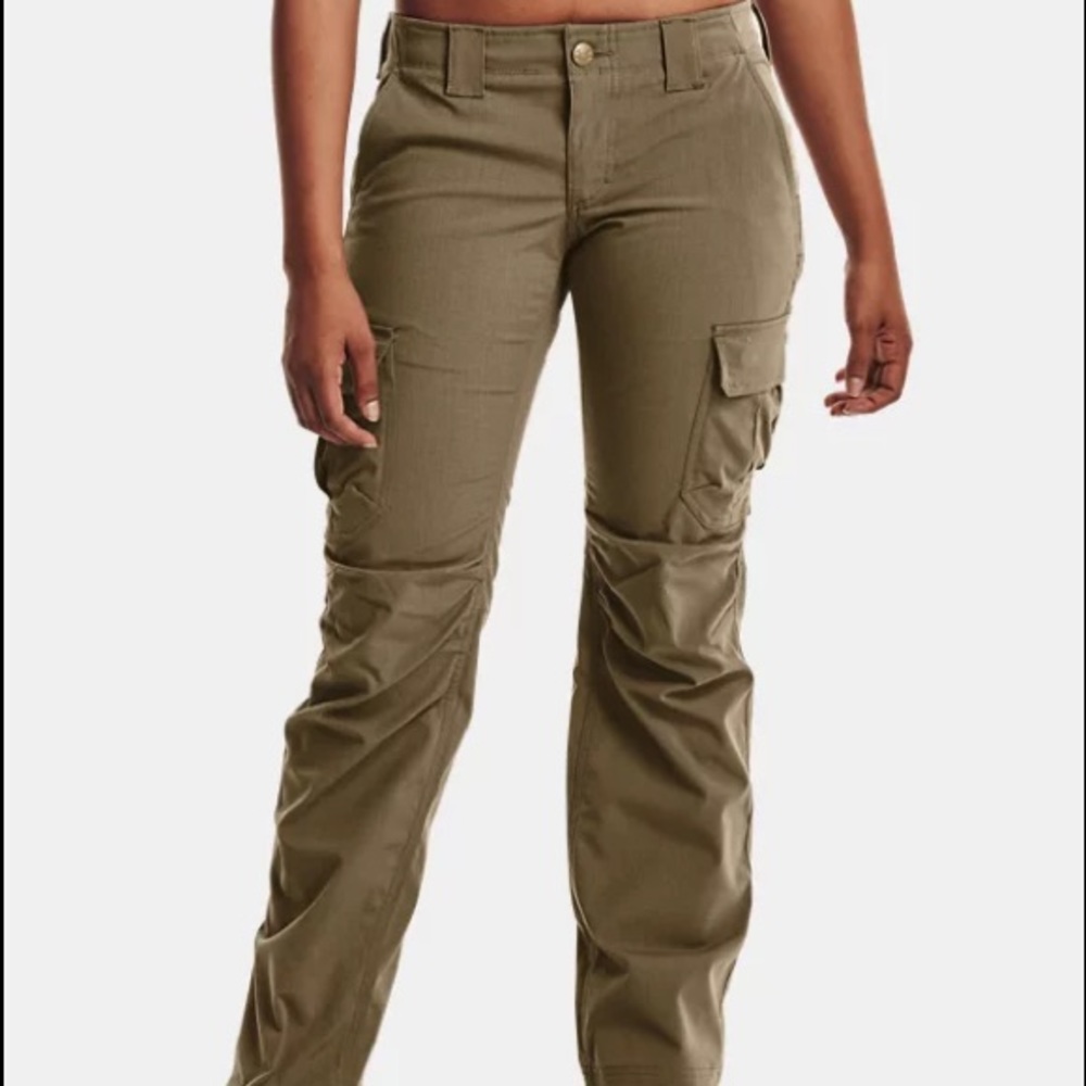 Like new Under Armour tactical cargo pants